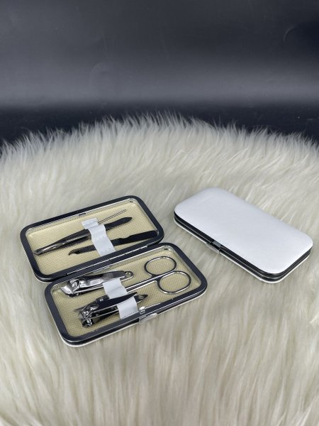 طقم بوديكير ٦ قطع جلد ابيض