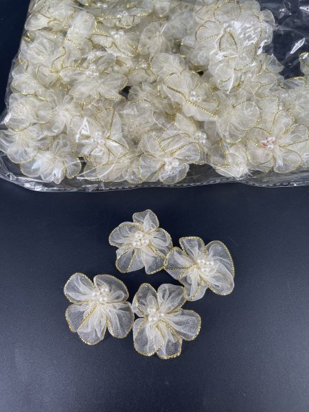 ورد فلل مع لولو لون بيج