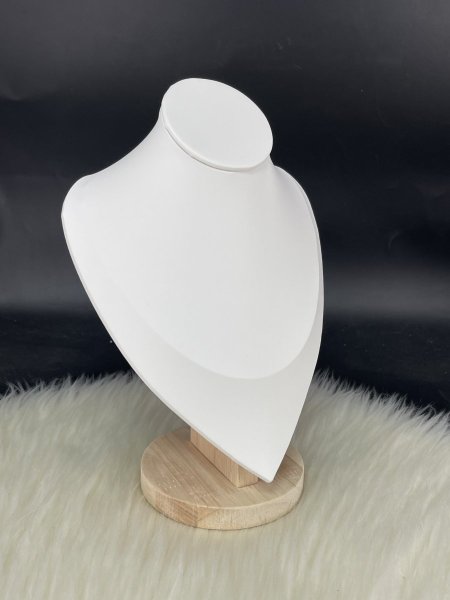 رقبة للذهب جلد ابيض ارتفاع ٢٥ سم