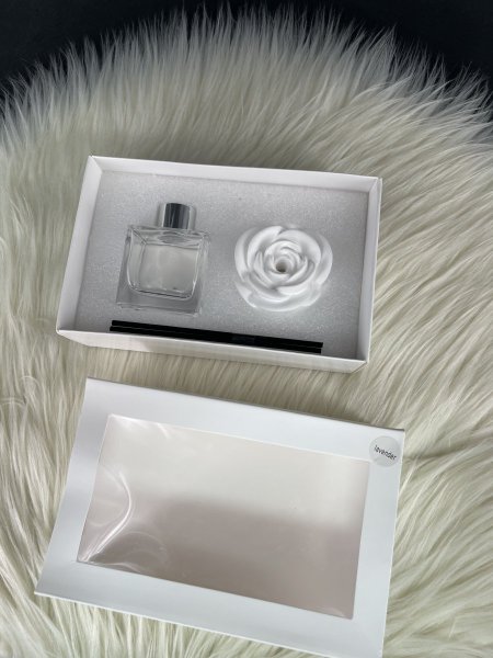 فواح مربع عطر الياسمين مع وردة حجر