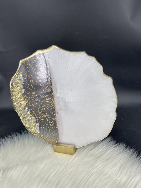 ريزون حجم كبير مع قاعدة ذهبية مقاس ٢٨ سم محجر من الاطراف