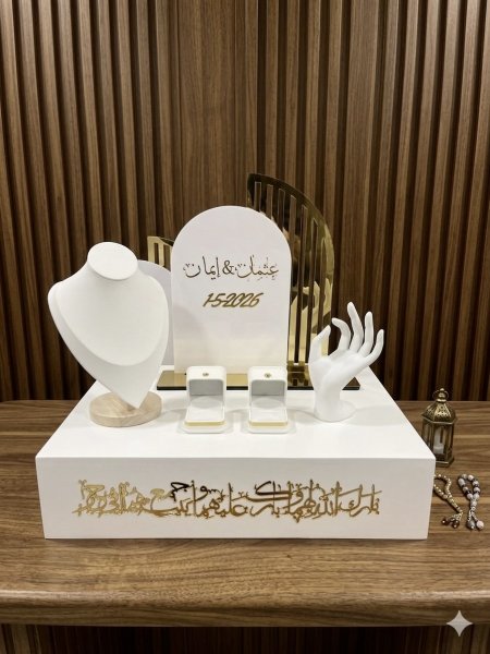 ستاند ذهب مع عبارة وقطع لعرض الذهب
