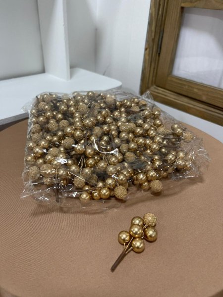 اكسسوار بطم ذهبي