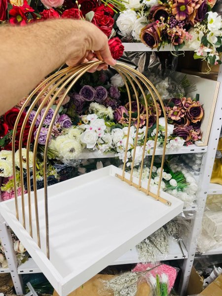 سلة حديد 5 حلقات لون ذهبي ارتفاع 40سم مع صينية خشب