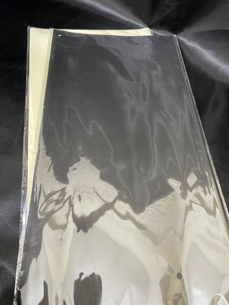 ورق تغليف أسود