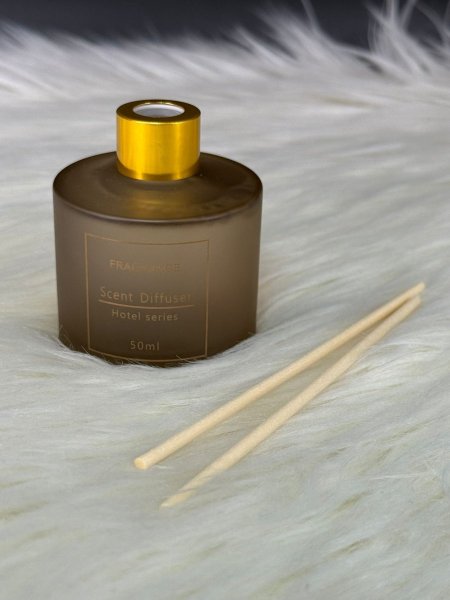 معطر جو 50مل مدور مع عودان
