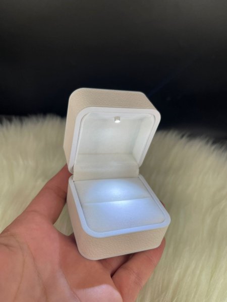 علبة دبل مع اضاءة ابيض