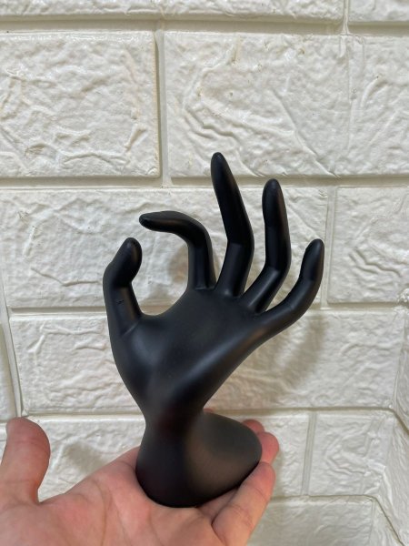 ايد عظم اسود