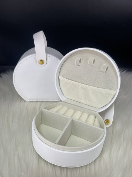 منظم اكسسوار جلد مميز <br> <span class='text-color-warm'>سيتوفر قريباً</span>